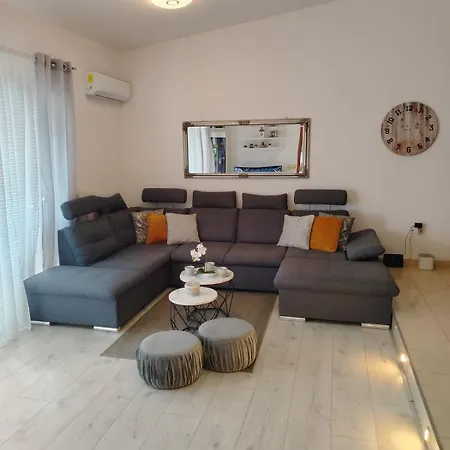 Flowers Apartment *